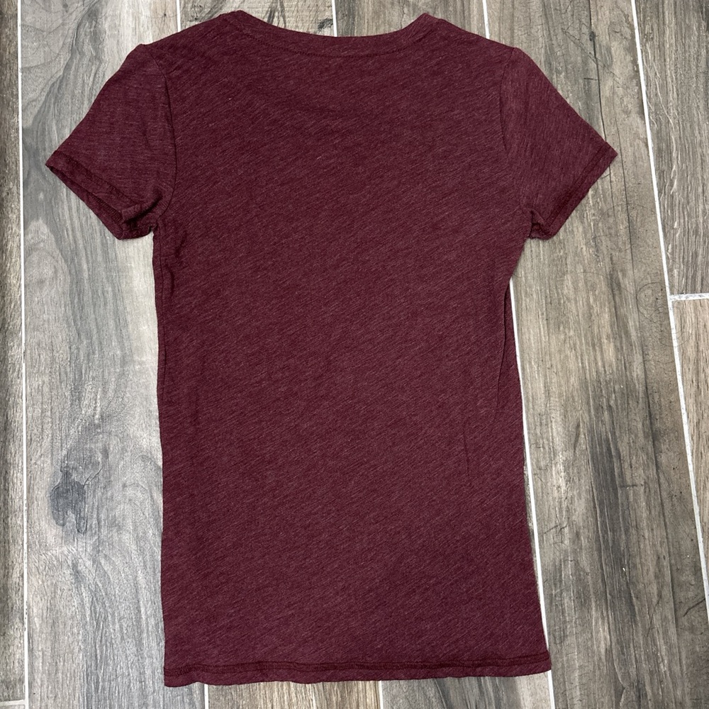 Abercrombie & Fitch Burgundy tee - Picture 4 of 4